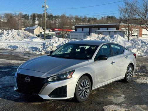 Brilliant Silver Metallic 2024 Nissan Altima 2.5 SV