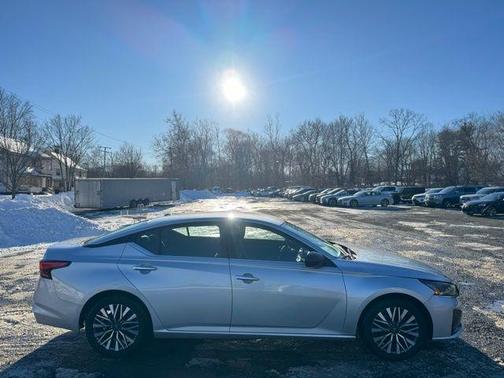 Brilliant Silver Metallic 2024 Nissan Altima 2.5 SV
