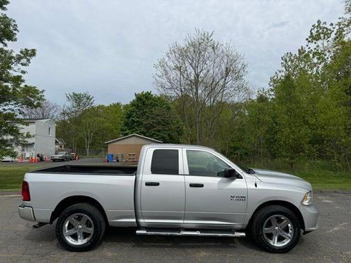 Bright Silver Clearcoat Metallic 2018 RAM 1500 Express