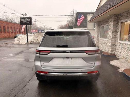 2022 Jeep Grand Cherokee Laredo