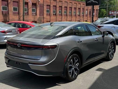 Metal 2023 Toyota Crown XLE