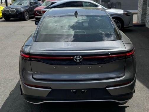 Metal 2023 Toyota Crown XLE