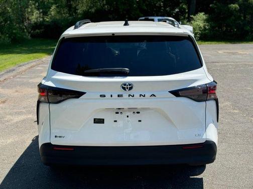 Ice 2025 Toyota Sienna LE