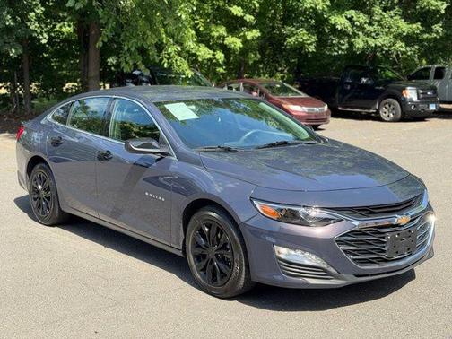Night 2025 Chevrolet Malibu LT