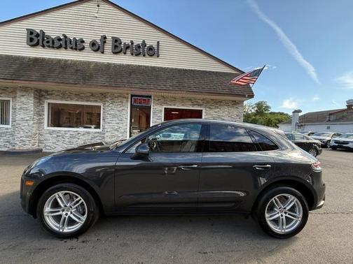 2022 Porsche Macan Base