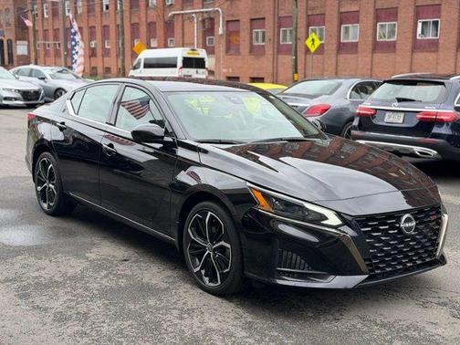 Black 2024 Nissan Altima 2.5 SR