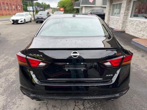 Black 2024 Nissan Altima 2.5 SR