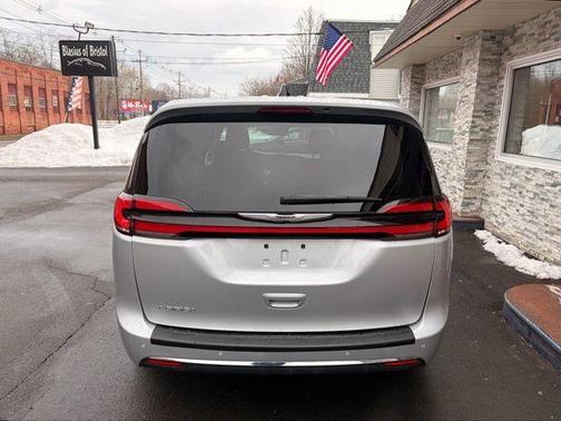 2024 Chrysler Pacifica Touring-L