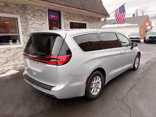 2024 Chrysler Pacifica Touring-L