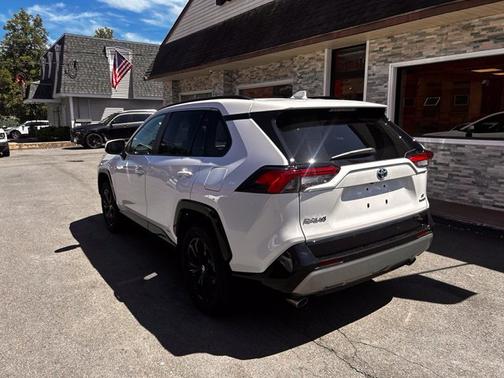 Pearl 2024 Toyota RAV4 Hybrid SE