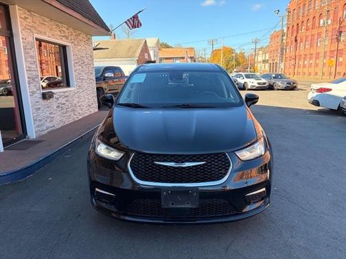 2024 Chrysler Pacifica Touring-L