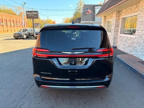 2024 Chrysler Pacifica Touring-L