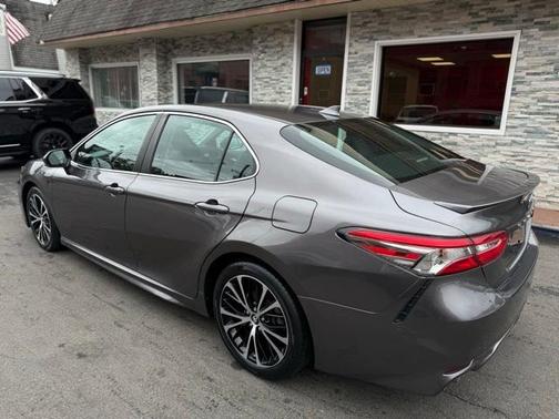 2019 Toyota Camry Hybrid SE