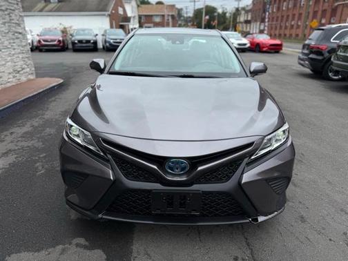 2019 Toyota Camry Hybrid SE