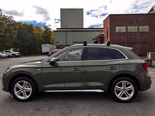 Green Metallic 2023 Audi Q5 e 55 Premium