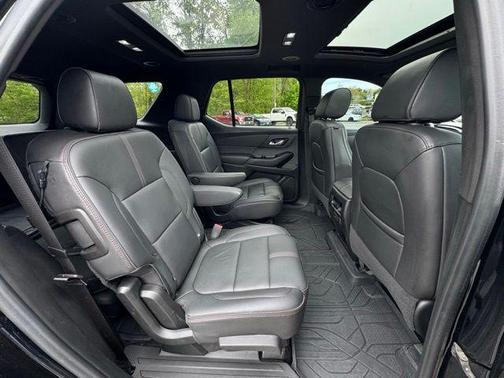 Mosaic Black Metallic 2023 Chevrolet Traverse RS