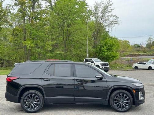 Mosaic Black Metallic 2023 Chevrolet Traverse RS