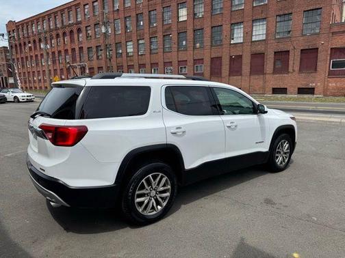 Summit White 2018 GMC Acadia SLE-2
