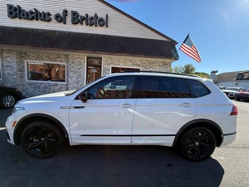 2024 Volkswagen Tiguan 2.0T SE R-Line Black