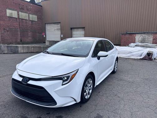Ice 2024 Toyota Corolla Hybrid LE