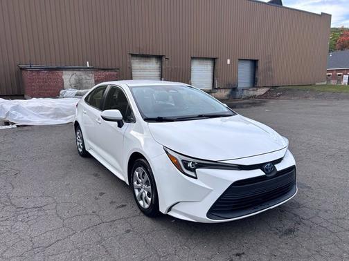 Ice 2024 Toyota Corolla Hybrid LE