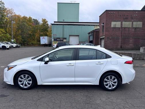 Ice 2024 Toyota Corolla Hybrid LE