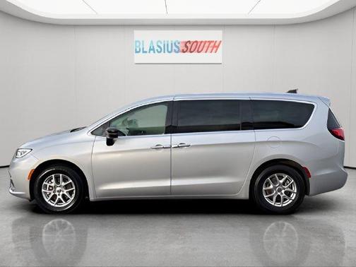 Silver Mist Clearcoat 2024 Chrysler Pacifica Touring-L