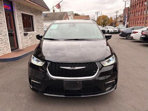 2024 Chrysler Pacifica Touring-L