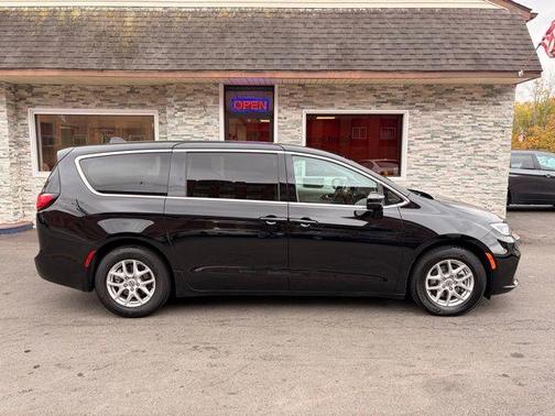 2024 Chrysler Pacifica Touring-L