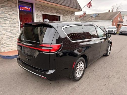 2024 Chrysler Pacifica Touring-L