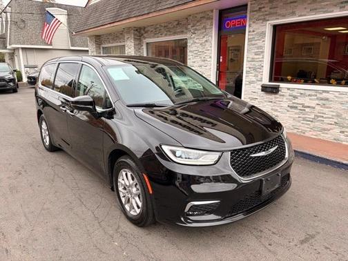 2024 Chrysler Pacifica Touring-L