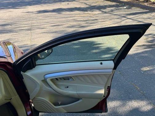Ruby Red Metallic 2014 Ford Taurus SEL