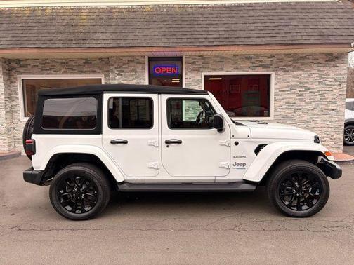 Bright White Clearcoat 2022 Jeep Wrangler Unlimited 4xe Sahara