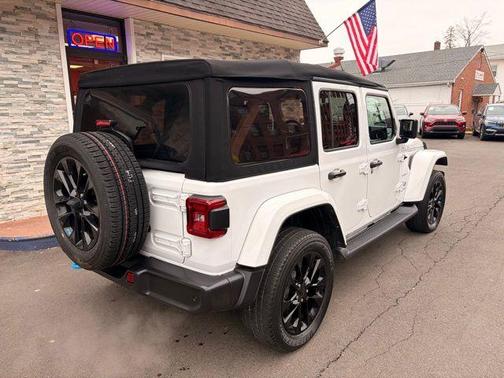 Bright White Clearcoat 2022 Jeep Wrangler Unlimited 4xe Sahara