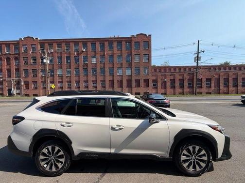 Crystal White Pearl 2024 Subaru Outback Limited
