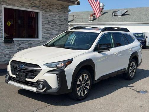 Crystal White Pearl 2024 Subaru Outback Limited