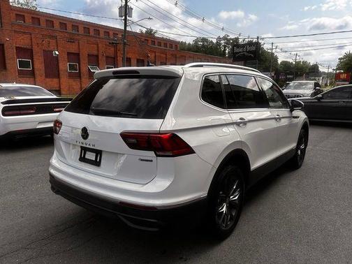 Pure White 2024 Volkswagen Tiguan 2.0T SE