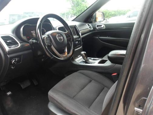 Granite Crystal Metallic Clearcoat 2019 Jeep Grand Cherokee Laredo