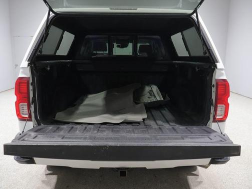 Iridescent Pearl Tricoat 2017 Chevrolet Silverado 1500 High Country
