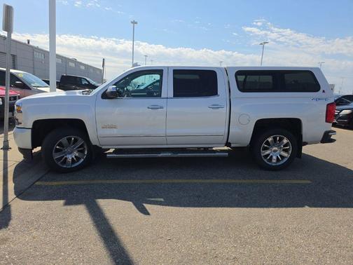 Iridescent Pearl Tricoat 2017 Chevrolet Silverado 1500 High Country