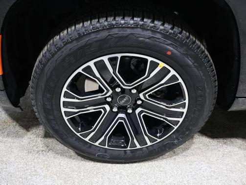 2026 Jeep Grand Wagoneer L 4x4