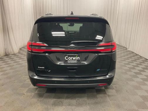 2024 Chrysler Pacifica Hybrid Premium S Appearance Pkg