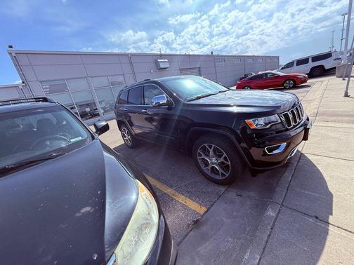 Diamond Black Crystal Pearlcoat 2020 Jeep Grand Cherokee Limited