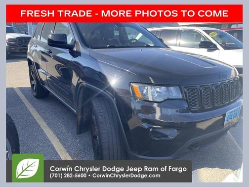 Diamond Black Crystal Pearlcoat 2019 Jeep Grand Cherokee Upland
