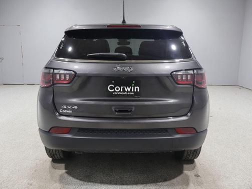 Granite Crystal Metallic Clearcoat 2023 Jeep Compass Sport