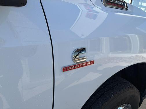 Bright White Clearcoat 2024 RAM 2500 Tradesman Crew Cab 4x4 6'4' Box