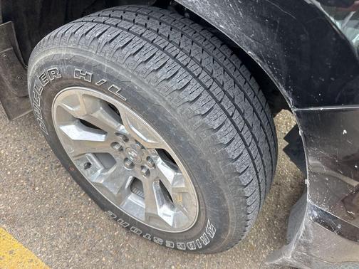 Diamond Black Crystal Pearlcoat 2023 RAM 1500 Big Horn/Lone Star