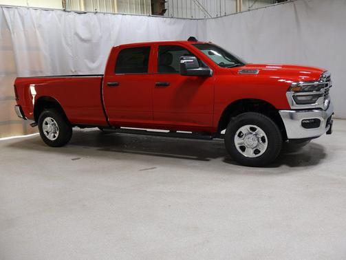 2026 RAM 2500 Tradesman Crew Cab 4x4 8' Box