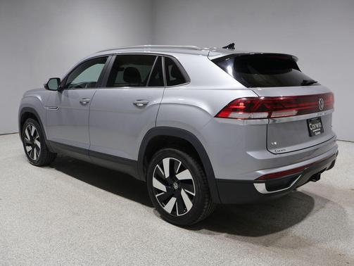Silver Mist 2025 Volkswagen Atlas Cross Sport 2.0T SE w/Technology 4MOTION