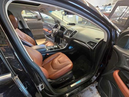 AGATE BLACK METALLIC 2019 Ford Edge Titanium